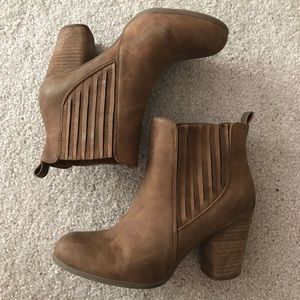*SALE* Tan Ankle Boots